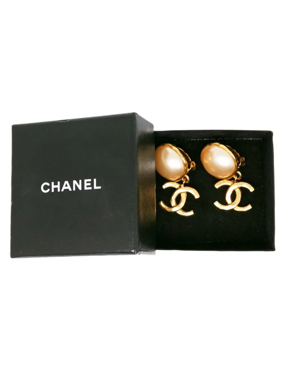 CHANEL elevate your